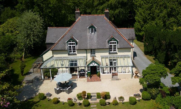The Cors Country House